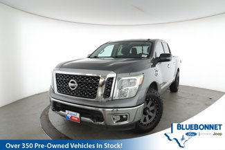 Used 2017 Nissan Titan SV image 1