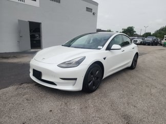 Used 2021 Tesla Model 3 Standard Range Plus image 1