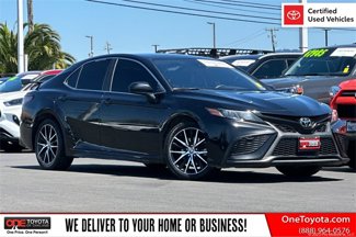 Certified 2021 Toyota Camry SE image 1
