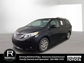 Used 2017 Toyota Sienna XLE image 1
