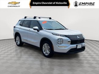 Used 2023 Mitsubishi Outlander ES image 1