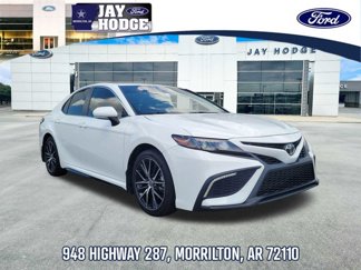 Used 2022 Toyota Camry SE image 1