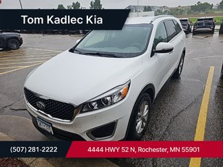 Used 2017 Kia Sorento LX image 1