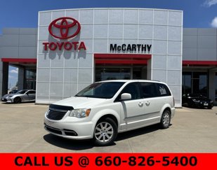 Used 2013 Chrysler Town & Country Touring image 1