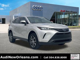 Used 2022 Toyota Venza LE image 1