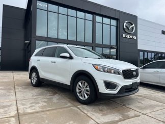 Used 2017 Kia Sorento LX w/ LX Convenience Package image 1