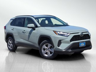 Used 2022 Toyota RAV4 XLE image 1