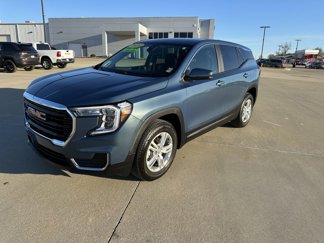 Used 2024 GMC Terrain SLE image 1