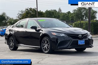 Used 2023 Toyota Camry SE image 1