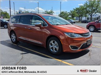 Used 2018 Chrysler Pacifica Limited image 1