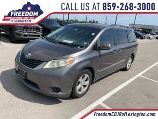 Used 2014 Toyota Sienna LE image 1