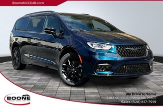 New 2025 Chrysler Pacifica Limited image 1