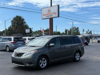 Used 2014 Toyota Sienna LE image 1