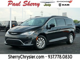 Used 2017 Chrysler Pacifica Touring-L image 1