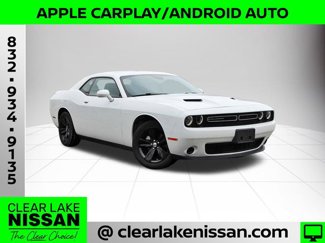 Used 2022 Dodge Challenger SXT image 1