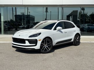 Certified 2024 Porsche Macan image 1