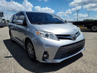 Used 2018 Toyota Sienna XLE image 1