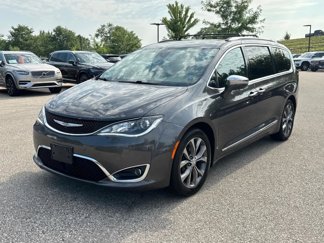 Used 2017 Chrysler Pacifica Limited image 1
