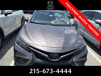 Used 2022 Toyota Camry SE image 1