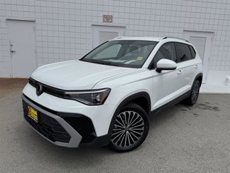 New 2025 Volkswagen Taos SE image 1