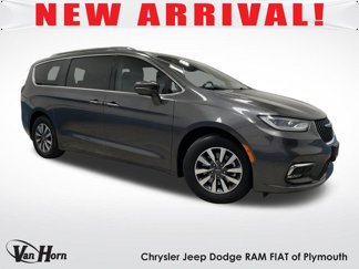 Used 2021 Chrysler Pacifica Touring-L w/ Uconnect Theater Family Group image 1