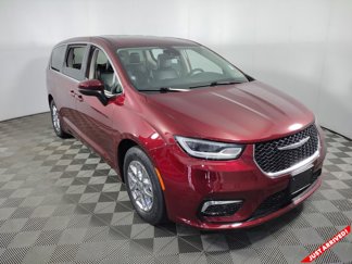 Used 2023 Chrysler Pacifica Touring-L image 1