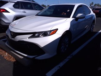 Used 2018 Toyota Camry LE image 1