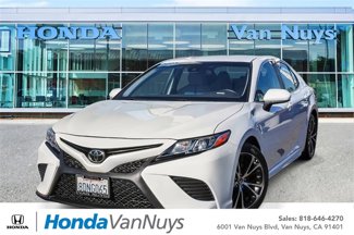 Used 2018 Toyota Camry SE image 1