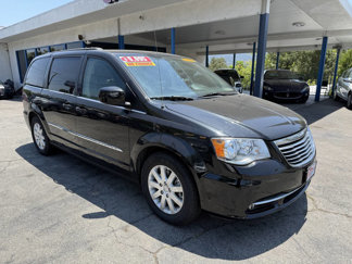 Used 2016 Chrysler Town & Country Touring image 1