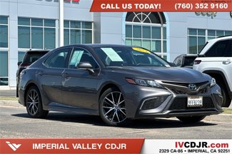 Used 2023 Toyota Camry SE image 1
