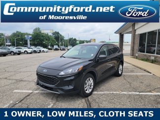 Used 2022 Ford Escape SE image 1