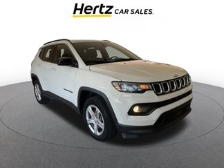 Used 2023 Jeep Compass Latitude image 1