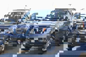 Used 2020 Nissan Frontier SV image 1