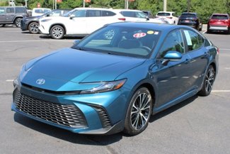 Used 2025 Toyota Camry SE image 1