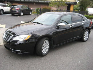 Used 2013 Chrysler 200 Limited image 1