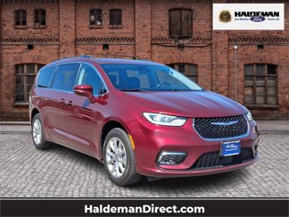 Used 2022 Chrysler Pacifica Touring-L image 1