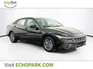Used 2024 Hyundai Elantra SEL image 1