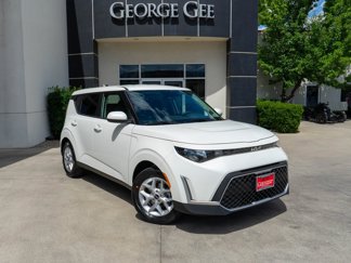 New 2025 Kia Soul LX image 1