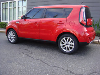 Used 2017 Kia Soul + image 1