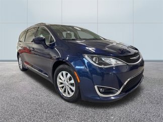 Used 2017 Chrysler Pacifica Touring-L image 1