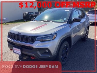 Used 2023 Jeep Compass Trailhawk w/ Trailhawk Elite Group image 1