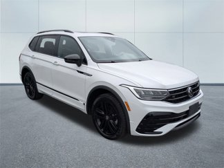 Used 2022 Volkswagen Tiguan SE R-Line image 1