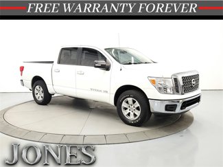 Used 2018 Nissan Titan SV image 1