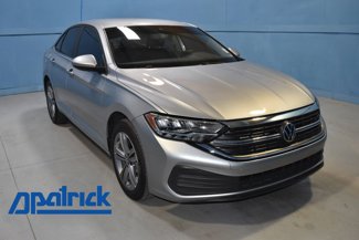 Used 2023 Volkswagen Jetta SE image 1