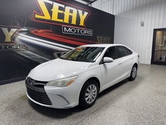 Used 2015 Toyota Camry LE image 1