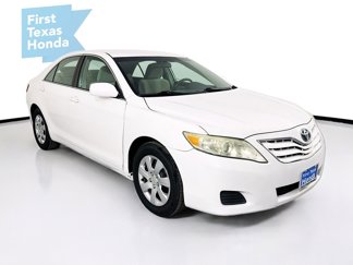 Used 2011 Toyota Camry LE image 1