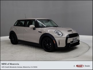 Used 2024 MINI Cooper S image 1