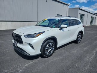 Used 2022 Toyota Highlander XLE image 1