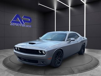 Used 2016 Dodge Challenger SRT w/ Technology Group image 1
