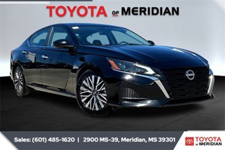 Used 2023 Nissan Altima 2.5 SV image 1